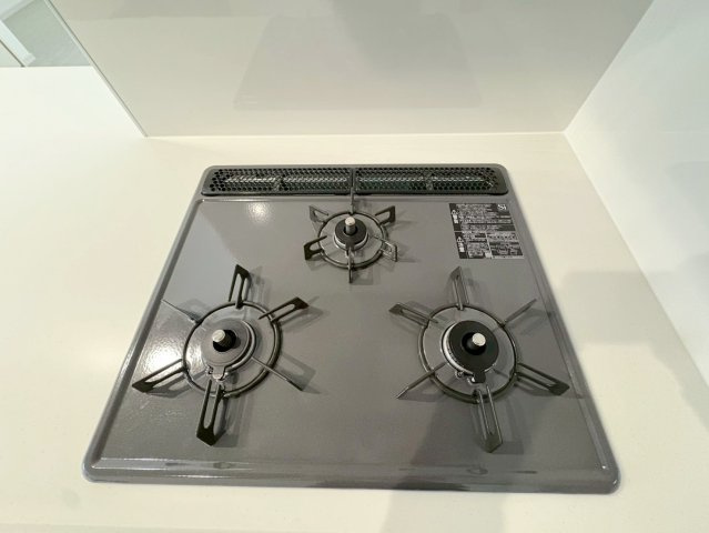 醍醐大高町　２号棟のキッチン|【２号棟】
余分な油をカットし、カリッとふっくら焼き上げるグリル！コンロとの併用で時短にも♪