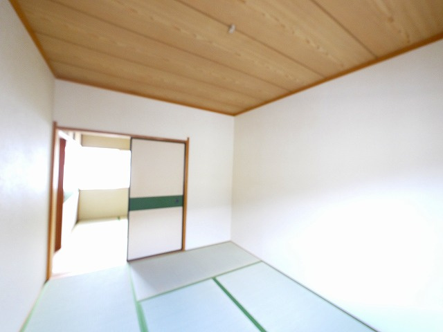 サンライズ三笠Ⅰの寝室|広くて明るい寝室