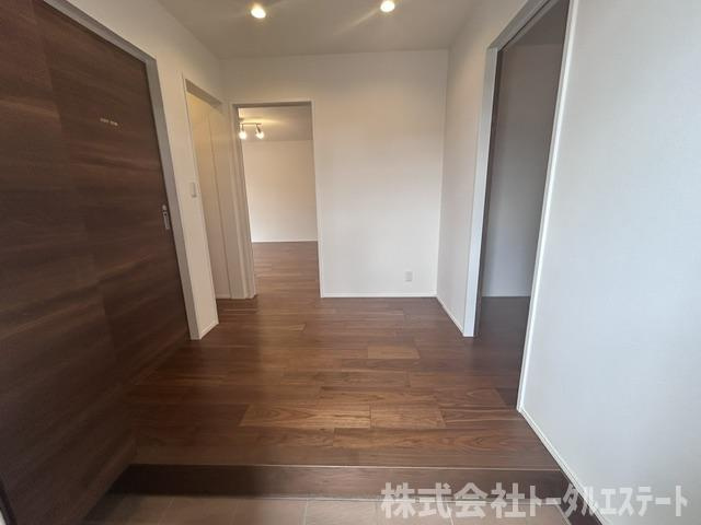 生野町テナントの玄関