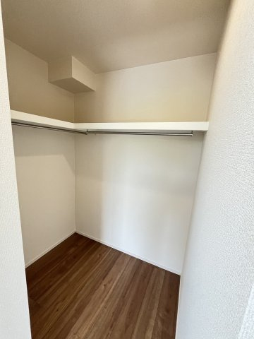 【収納】 | 福岡市東区美和台5丁目1期　2号棟（全2棟）【仲介手数料無料・0円】 | 現地写真。ウォークインクローゼットです。