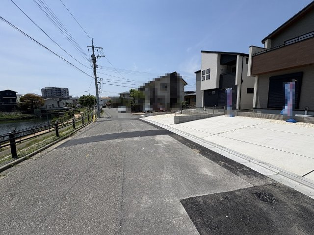 【その他】 | 福岡市東区美和台5丁目1期　2号棟（全2棟）【仲介手数料無料・0円】 | 現地写真。前面道路です。