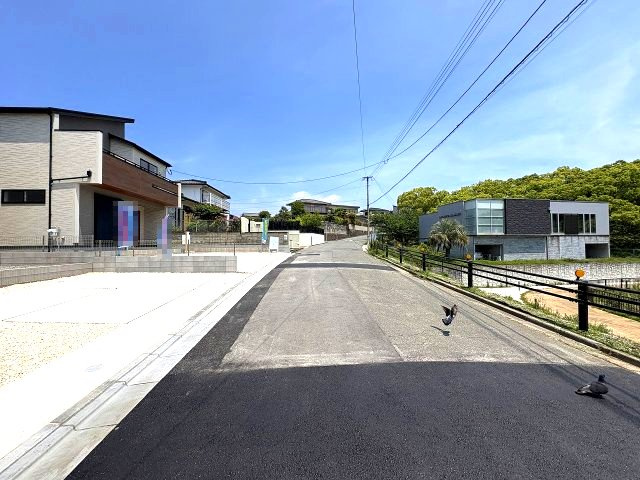 【その他】 | 福岡市東区美和台5丁目1期　2号棟（全2棟）【仲介手数料無料・0円】 | 現地写真。前面道路です。