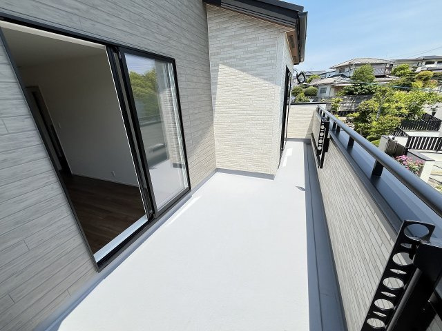 【バルコニー】 | 福岡市東区美和台5丁目1期　2号棟（全2棟）【仲介手数料無料・0円】 | 現地写真。