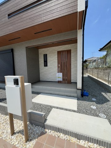 【玄関】 | 福岡市東区美和台5丁目1期　2号棟（全2棟）【仲介手数料無料・0円】 | 現地写真。