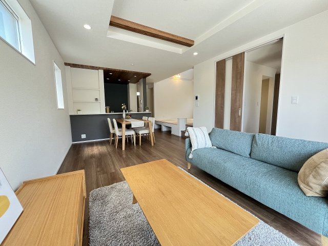 【居間・リビング】 | 福岡市東区美和台5丁目1期　2号棟（全2棟）【仲介手数料無料・0円】 | 現地写真。