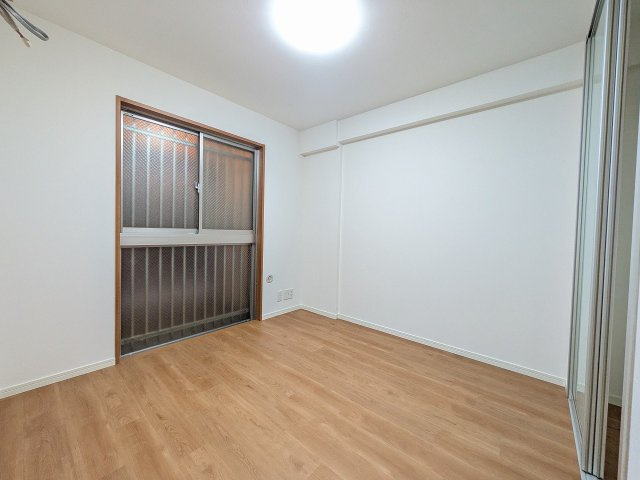 マイキャッスル椚田の子供部屋|～5.2帖の洋室です～