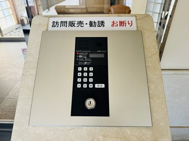マイキャッスル椚田の防犯設備|～オートロック付き、防犯性も安心です～