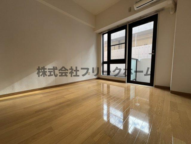 三鷹市下連雀３丁目の賃貸マンションの居間・リビング