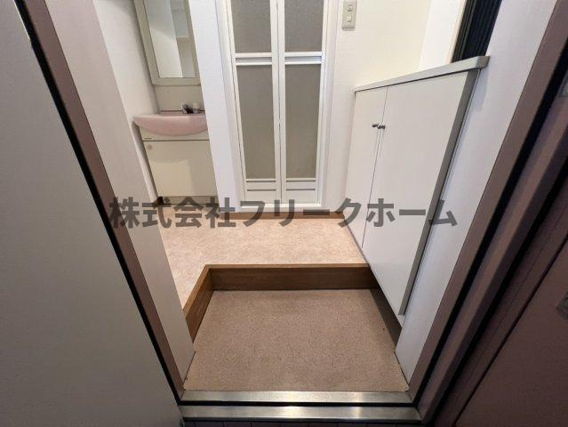 三鷹市下連雀３丁目の賃貸マンションの玄関