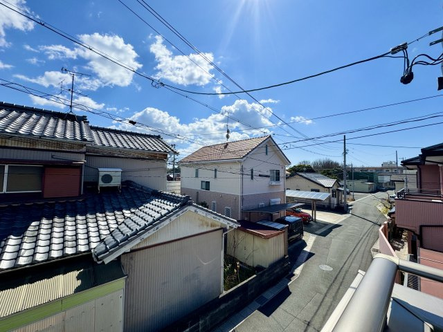 中央区萩丘一丁目の展望|バルコニーからの眺望です。角地のため、隣地との距離に適度な空間がありますよ！