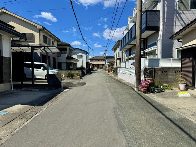 中央区萩丘一丁目の前面道路含む現地写真|全面道路を、東から西向きに撮影しました。