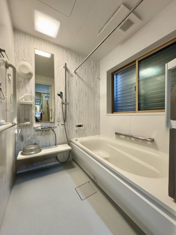 中央区萩丘一丁目の浴室|TOTOサザナを使用！ ほっカラリ床 （やわらかくて、冷たくなくて、すぐ乾く高性能な床）＆三乾王（24時間乾燥、暖房、換気扇）がついています！！