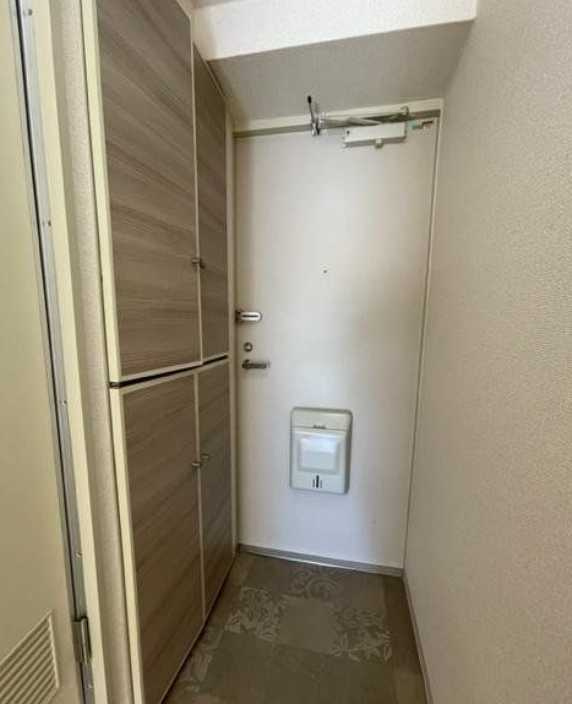 エクセル駒沢　駅近　南西角部屋　宅配BOXの玄関
