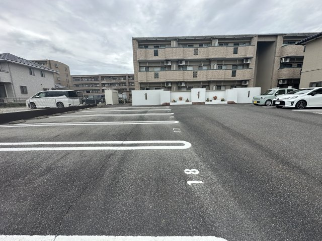 カムパース浄水の駐車場
