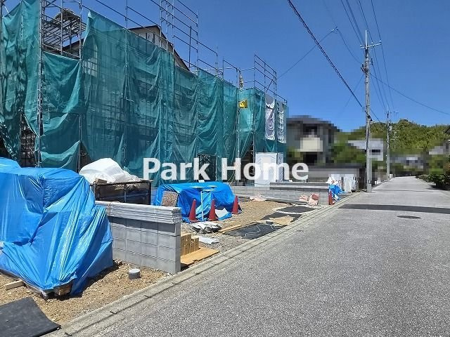 南国市緑ヶ丘3丁目-2期2棟- 新築戸建ての前面道路含む現地写真
