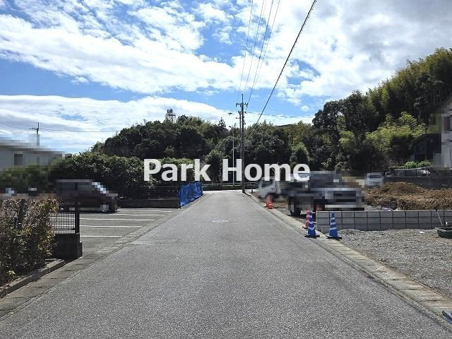 南国市緑ヶ丘3丁目-2期3棟- 新築戸建ての前面道路含む現地写真