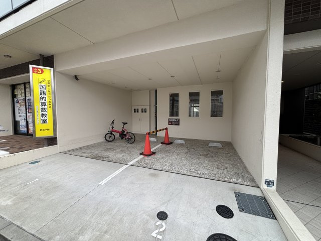 ソレイユ摩耶　３０１の駐車場