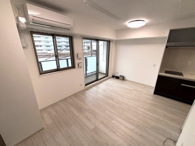 ソレイユ摩耶　３０１の居間・リビング