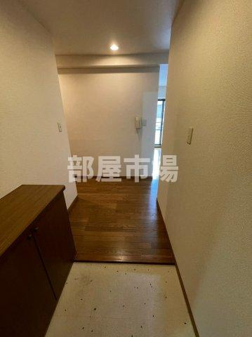 山田マンションの玄関