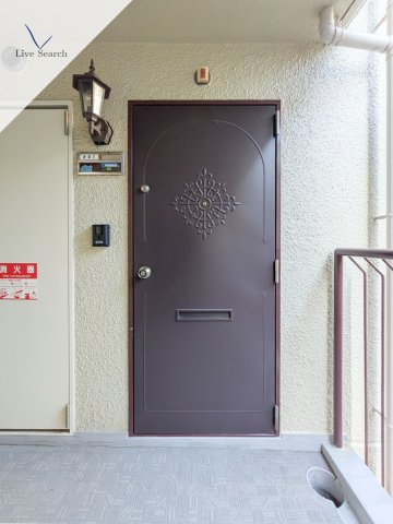 ニューライフ岡本の玄関