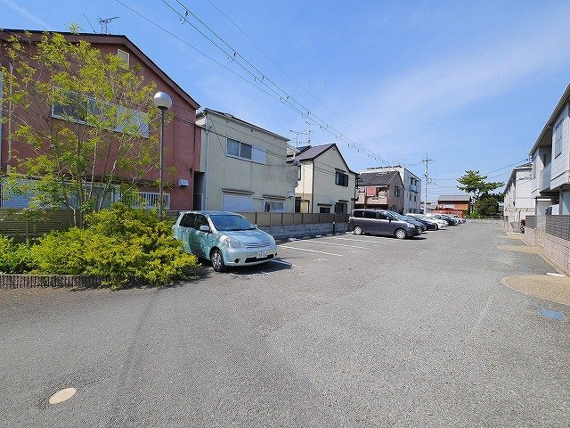 ラフィナートＢ・Ｃの駐車場|駐車場に車を止められます