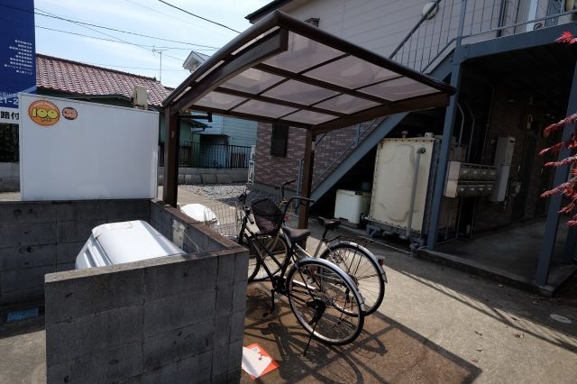 コーポアルタⅢのその他共用部分|屋根付き駐輪場
