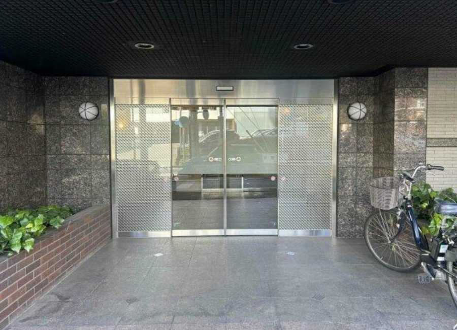 グランド・ガーラ用賀　分譲賃貸　陽当たり良好　バストイレ別のエントランス