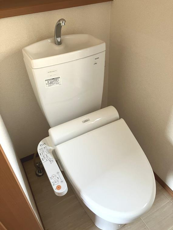 上連雀戸建のトイレ