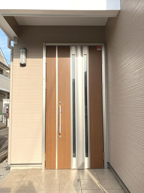 上連雀戸建のエントランス