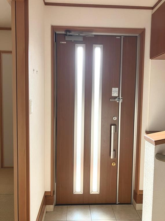 上連雀戸建の玄関