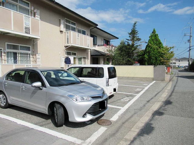 ハイツオリーブの駐車場