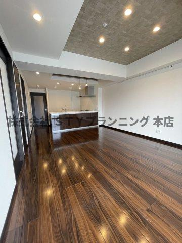 仲介手数料０円！グランルクレ新栄ウエストの居間・リビング