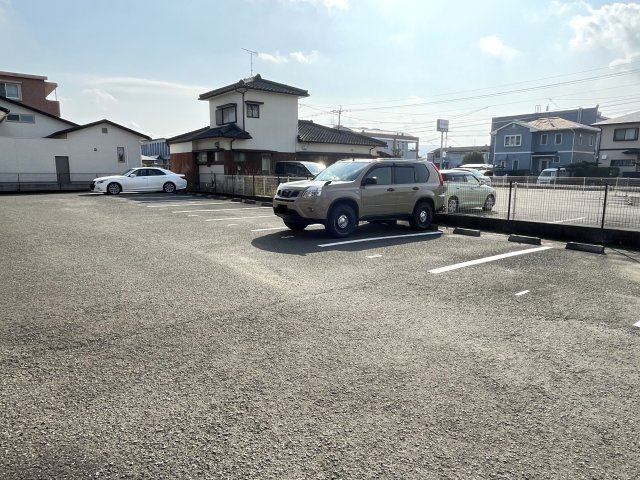 リヴェールの駐車場
