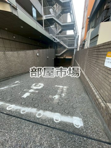 パークサイド業平の駐車場