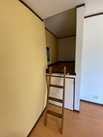 メゾンユーカリが丘のその他|上段ベットルーム/下段押入