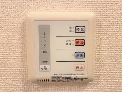 【浴室】 | レオネクストひかり | 浴室乾燥機能付きなので、雨の日でも洗濯物が乾かせます。