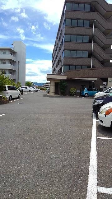 グリ－ンヒルズ長尾の駐車場