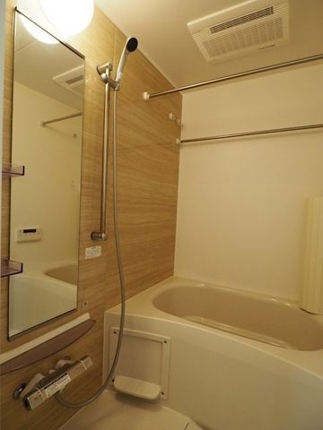 ドゥーエ蒲田南の浴室