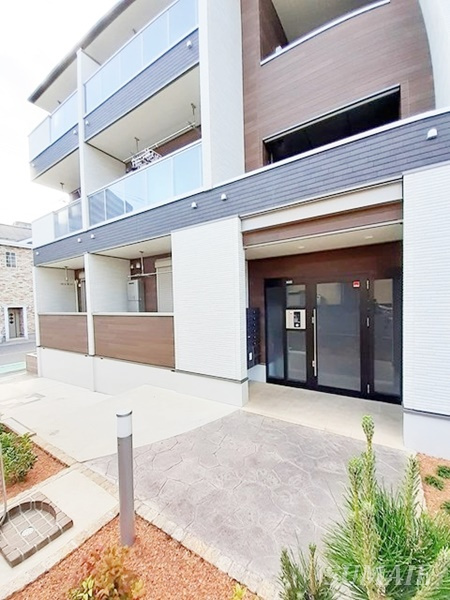 パインツリーのエントランス|エントランスです。