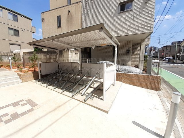 パインツリーのその他共用部分|自転車置き場です。