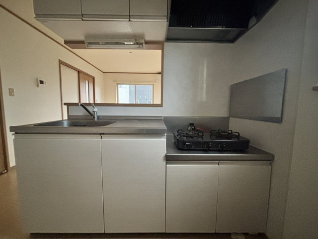 コルトーナGのキッチン|※入居中の為、同タイプ別（間取り反転）のお部屋の写真となります。