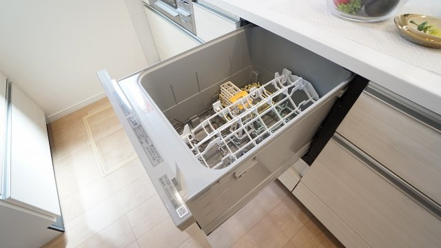 【キッチン】 | 薬師が丘２丁目　４ＬＤＫ＋ＳＩＣ戸建て | キッチンに食器洗い乾燥機つき