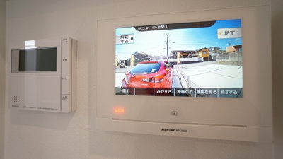 【設備】 | 薬師が丘２丁目　４ＬＤＫ＋ＳＩＣ戸建て | 給湯操作パネル、ＴＶモニタインターホン
お風呂の準備も楽ちん
来客対応、セキュリティ対策も充実