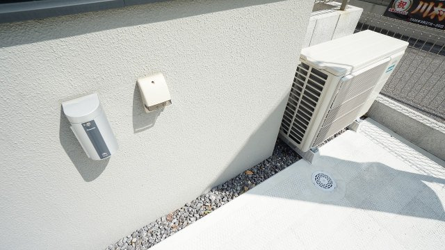 【駐車場】 | 薬師が丘２丁目　４ＬＤＫ＋ＳＩＣ戸建て | 100ボルトACコンセント、EV充電コンセントつき