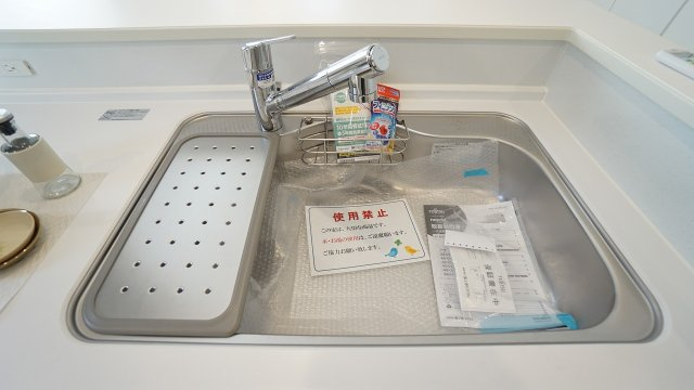 【キッチン】 | 薬師が丘２丁目　４ＬＤＫ＋ＳＩＣ戸建て | 浄水カートリッジつきキッチン水道