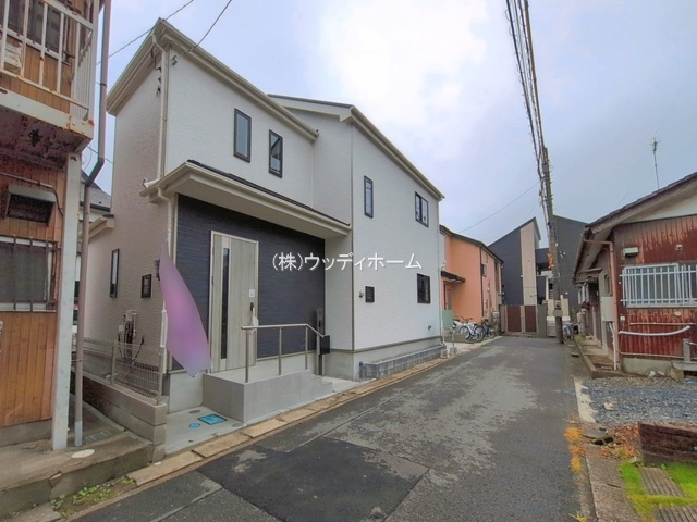 春日部市南4丁目　新築一戸建ての前面道路含む現地写真