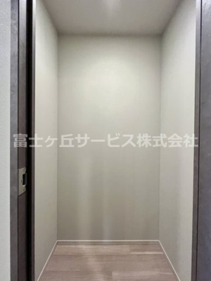 【収納】 | レ・ジェイド袋井駅前 | 廊下の収納です