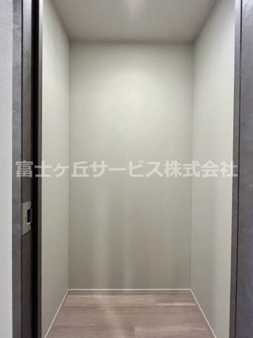 【収納】 | レ・ジェイド袋井駅前 | 廊下の収納です