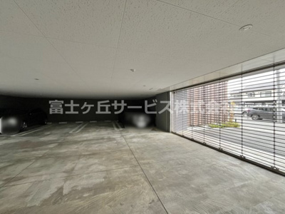 【駐車場】 | レ・ジェイド袋井駅前 | 駐車場はシャッターで管理されています
