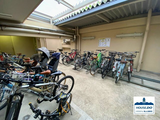 3LDK南西角部屋！ダイアパレス八事隼人池の駐輪場|駐輪場は屋根付きです。